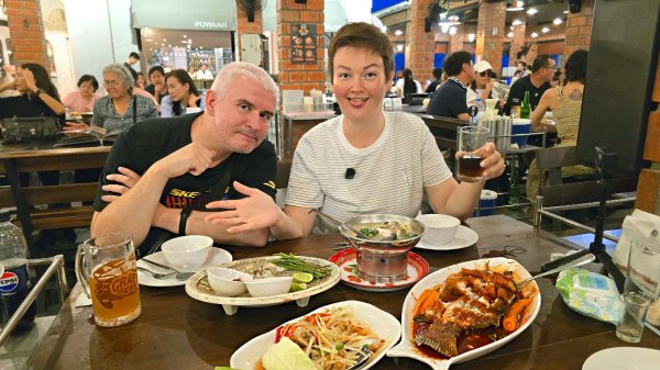 Мукбанг ОТМЕЧАЕМ день Валентина с ДРУЗЬЯМИ, РЕСТОРАН морепродуктов КРАБ в Паттайе! Праздничный ужин