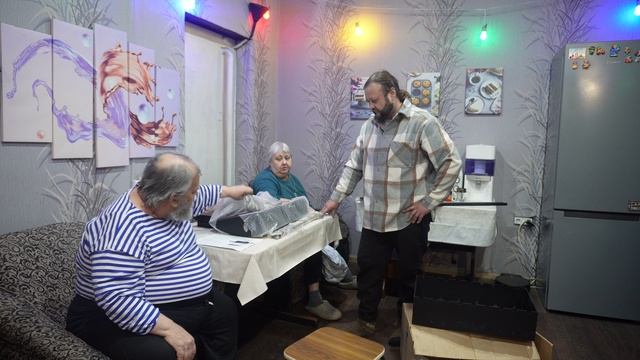 Радуемся как дети! Подарок на 23 Февраля Что в большой и тяжёлой коробке? ПОДВАЛ ИЛЬИЧА-РАСПАКОВКА смотреть онлайн