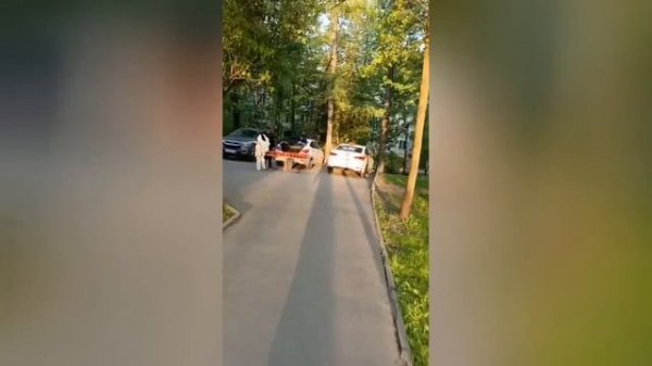 _Смотрящий_ за мигрантами на районе отхватил по полной!