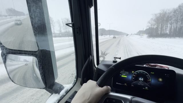 ⚡️КАЗАНЬ, СНЕГОПАД, ФУРЫ НЕ МОГУТ ПОДНЯТЬСЯ 😱 смотреть онлайн