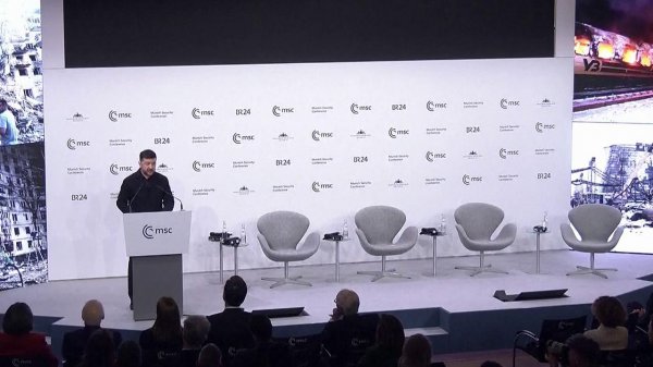 На конференции в Мюнхене разжигатели войны обсуждают укрепление боевой мощи.