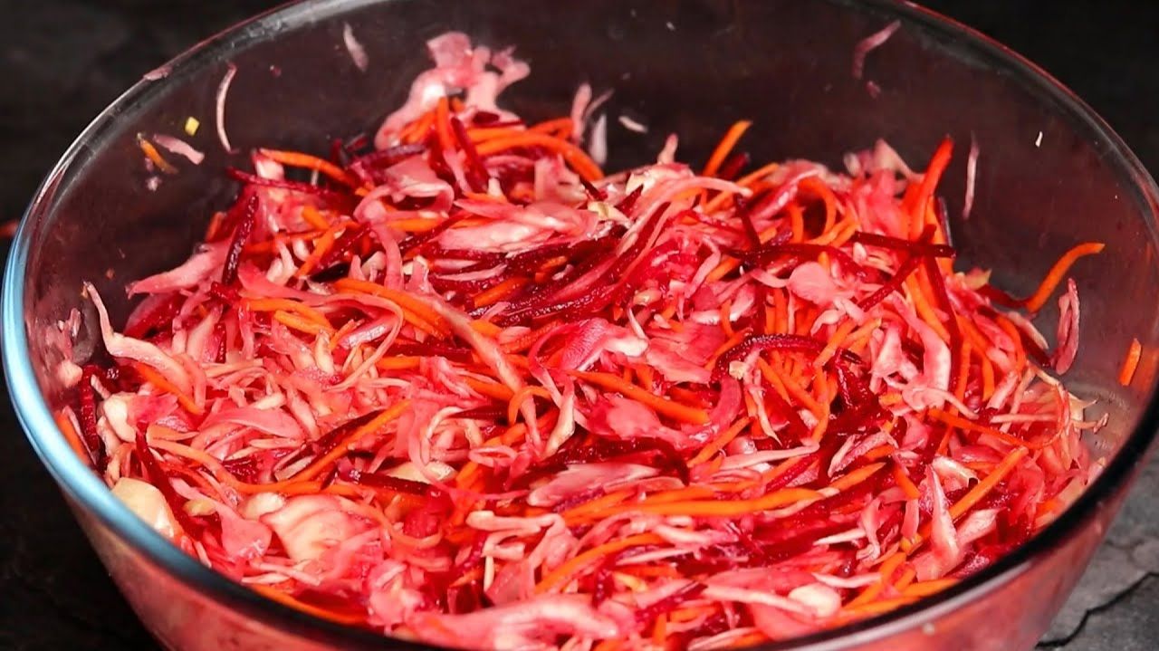 Рецепт вкусного САЛАТА! Никогда не устаю готовить его для ВСЕЙ Семьи. Сочный, Хрустящий салат ! смотреть онлайн