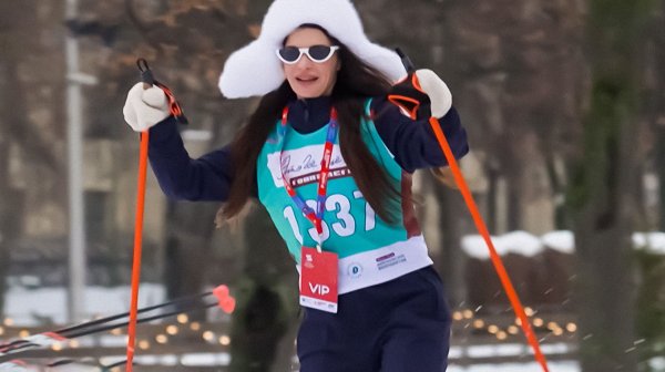 Лыжная ретро-гонка в Лужниках объединила чемпионов и участников проекта «Московское долголетие»