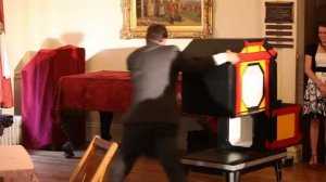 Cube Zag illusion with Assistants