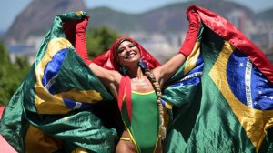 Феерия красок и страсти: в Рио-де-Жанейро стартовал бразильский карнавал