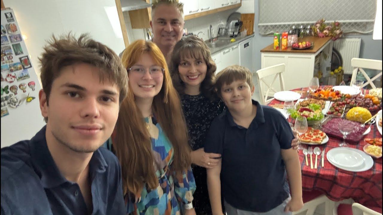 ЧТО У НАС НА НОВОГОДНЕМ СТОЛЕ?! С новым 2026 годом ❤️ смотреть онлайн