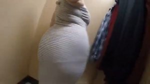 толстая девушка в платье