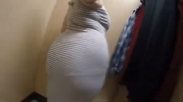 толстая девушка в платье