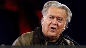 Экс-стратег Трампа Бэннон обсуждал с Эпштейном свержение папы римского Франциска