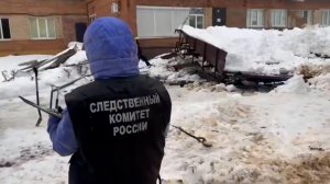 В Котовске мужчина умер при обрушении козырька здания больницы: кадры с места ЧП.