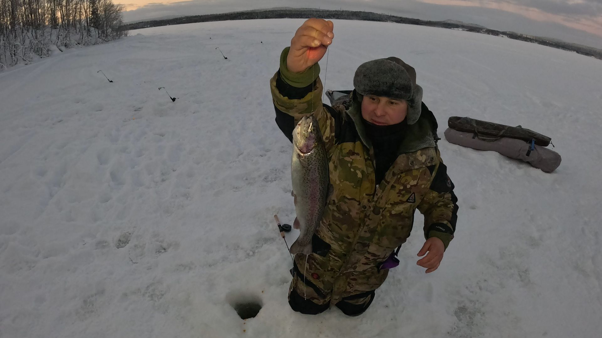 ЗИМНЯЯ РЫБАЛКА: АДРЕНАЛИН В КАЖДОЙ ПОКЛЁВКЕ смотреть онлайн