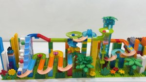 Мультики для детей | Гонка шариков с башни | Лего Дупло