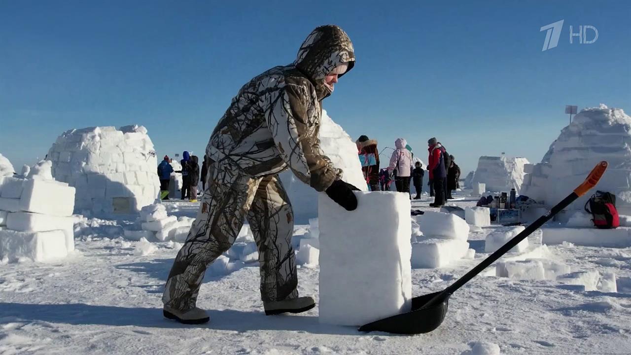 В Новосибирске проходит Зимний фестиваль по строительству снежных хижин. смотреть онлайн