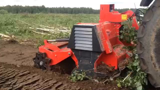 Ротоватор AHWI RF 800 сразу на поваленных удочках.