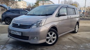 Toyota Isis 2010г 2.0