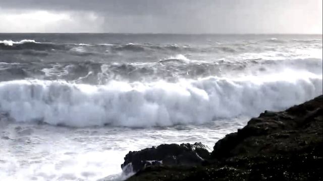 Шторм у побережья Ирландии смотреть онлайн