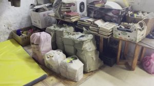 Купил старые вещи из квартиры и 500 кг книг.Первая находка. Нашли деньги. Обзор. Часть 1