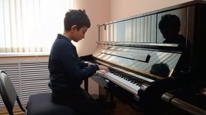 Костанян Ростислав 9 лет 2 класс МУ ДО " Ногинская ДШИ"
В.Гаврилин" Танцующие куранты"