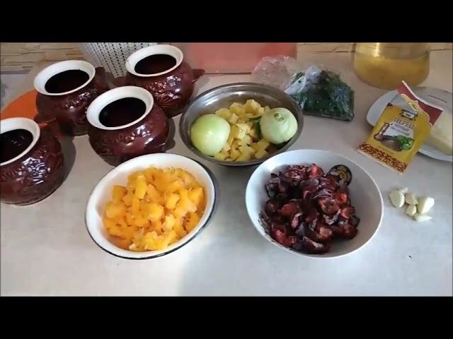 Тушёные овощи в горшочках.