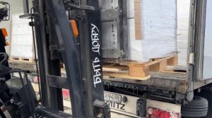 Склад. В очередной раз фирма АВГУСТ привезла нам продуктовые наборы.