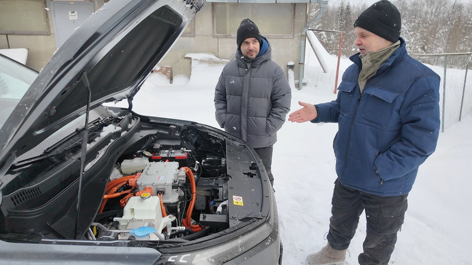 Купили ЭЛЕКТРО Москвич в Москве и поехали в Питер зимой... (Мы пожалели) смотреть онлайн