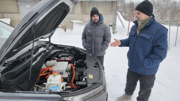 Купили ЭЛЕКТРО Москвич в Москве и поехали в Питер зимой... (Мы пожалели)