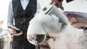 Разрыв желудка: чем опасен жидкий азот в еде и напитках