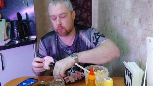 Ответы на вопросы. Чебурек с томатным соком, грудинка и колбаса куриная. Мукбанг. Мукбанг Россия.