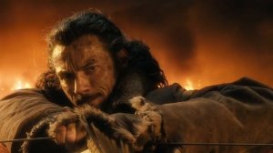 Фильм "Хоббит: Битва Пяти Воинств". Бард убивает Смауга.