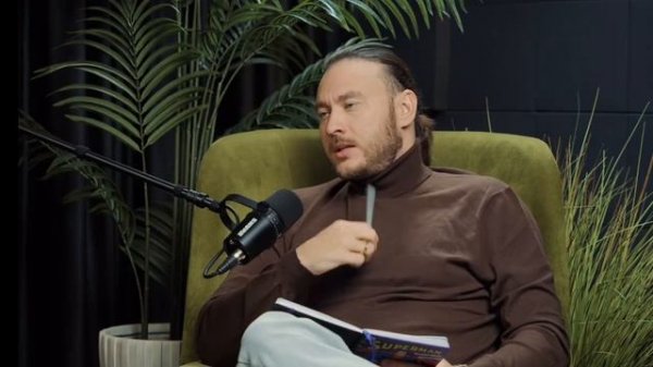 За что бог дал талант?Она говорит на 10 языках.📖