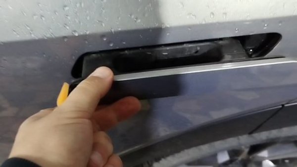 Как снять накладку ручки двери Haval F7 2 gen