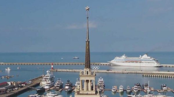 В Сочи завершили реставрацию башни со шпилем Морского вокзала