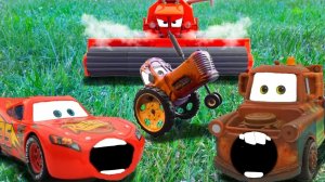 МУЛЬТИКИ ПРО МАШИНКИ. МАКВИН И МЭТР ИГРАЮТ В ДОГОНЯЛКИ С ТРАКТОРОМ. КТО ДОБЕРЕТСЯ ДО ФИНИША ПЕРВЫМ?