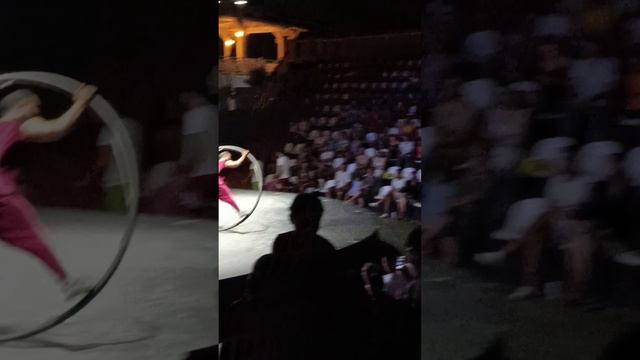 Выступление артистов в Колизее