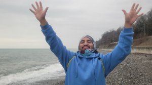 Пришли на пляж. Море в Сочи 14 февраля