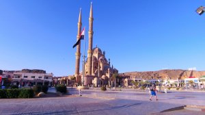 Египет-2023г. Naama Bay. Едем в старый город(Old Market). Мечеть. Площадь перед мечетью Аль-Сахаба.