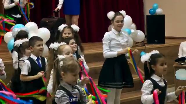 Выступление первоклассников на Юбилее школы смотреть онлайн