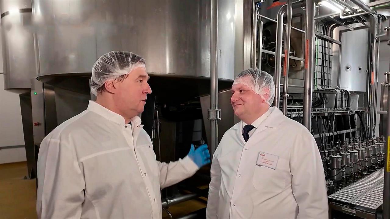 "Вранье" - эксперт опроверг использование сухого молока в производстве сгущенки. смотреть онлайн