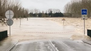 Юго-запад Франции ушел под воду, погибли 2 человека. Бурные потоки смывают все на своем пути