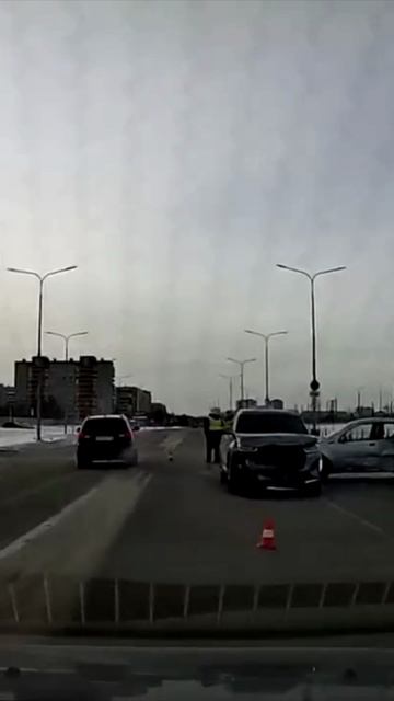 Авария на улице Лукашевича в Омске смотреть онлайн