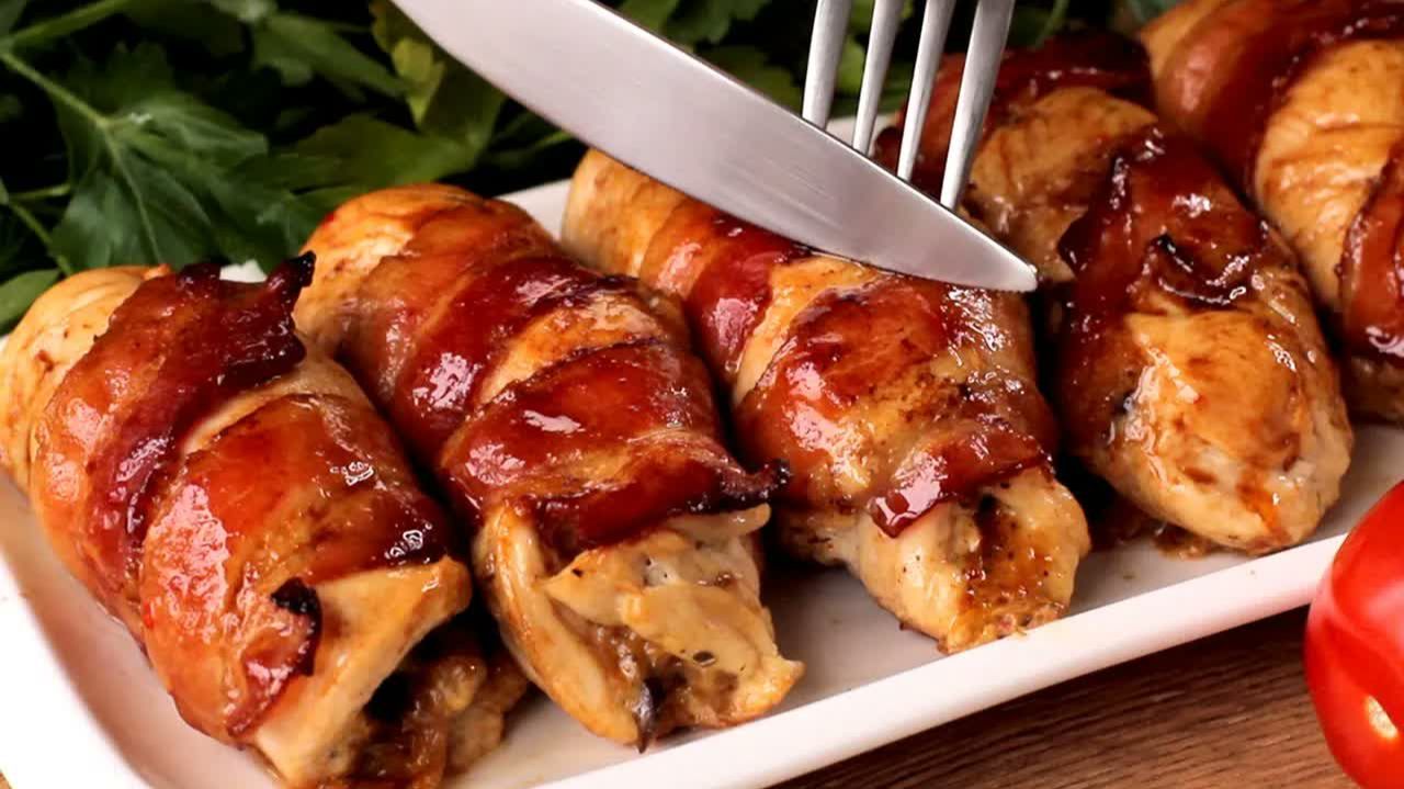 ЭТОТ РЕЦЕПТ ДОЛЖНЫ ЗНАТЬ ВСЕ! Сочная куриная грудка в духовке с грибами и беконом смотреть онлайн