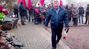 ВОЗЛОЖЕНИЕ ЦВЕТОВ К ПАМЯТНИКУ ВОИНАМ-ИНТЕРНАЦИОНАЛИСТАМ