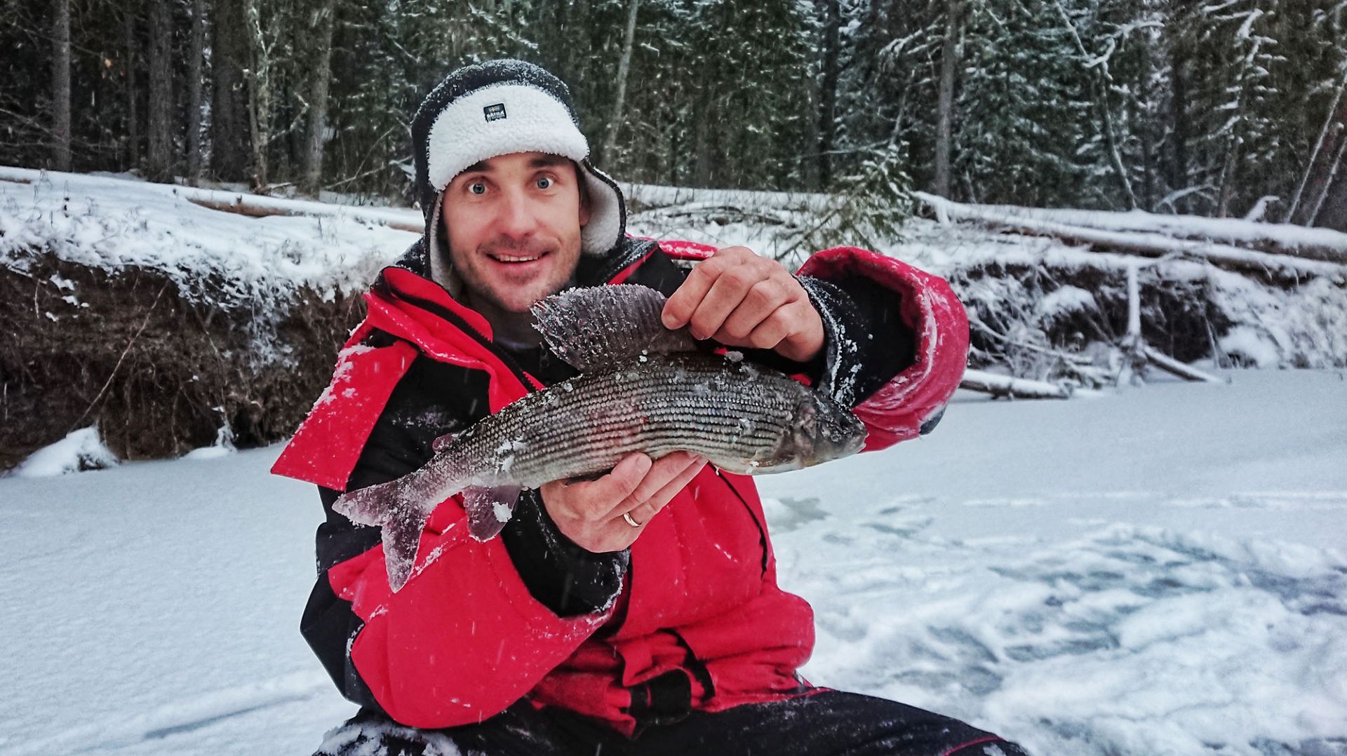 Зимняя рыбалка на ХАРИУСА. Разведываем новые места и расширяем географию ловли. смотреть онлайн