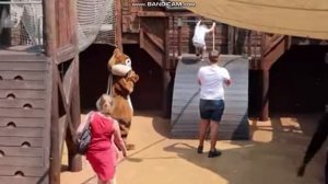 🌟 Funny moments with Chip & Dale in Adventureland at Disneyland Paris