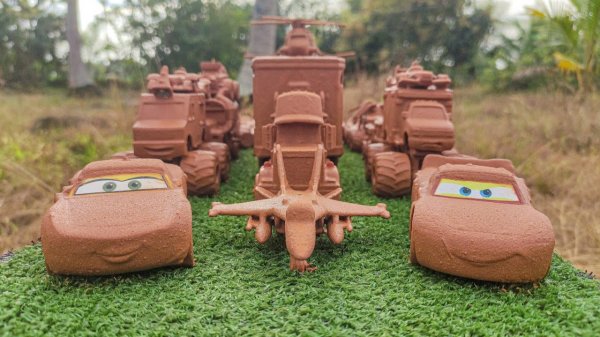 МУЛЬТИКИ ДЛЯ ДЕТЕЙ: ЧИСТИМ ГРЯЗНЫЕ КОЛОННЫ И ГЕРОЕВ ДИСНЕЙ МАШИНКИ СИНИЙ ТРАКТОР