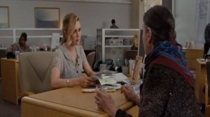 /ведьму выселяют из дома/