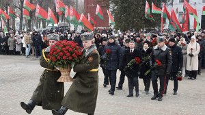 «Остров слез» в Минске собрал тысячи людей в День памяти воинов-интернационалистов