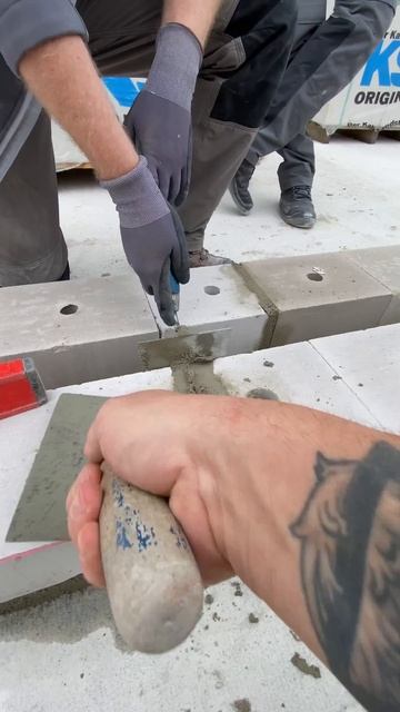 Интересно, кто же будет уделять ТАК МНОГО ВРЕМЕНИ каждому КИРПИЧУ