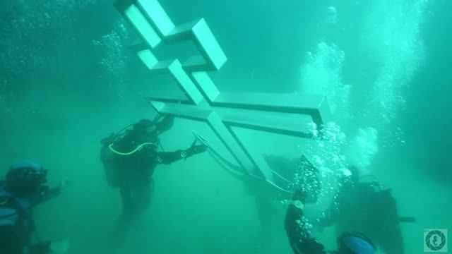 установка поклонного Креста смотреть онлайн