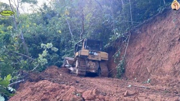 Строительсто, расчистка горной дороги